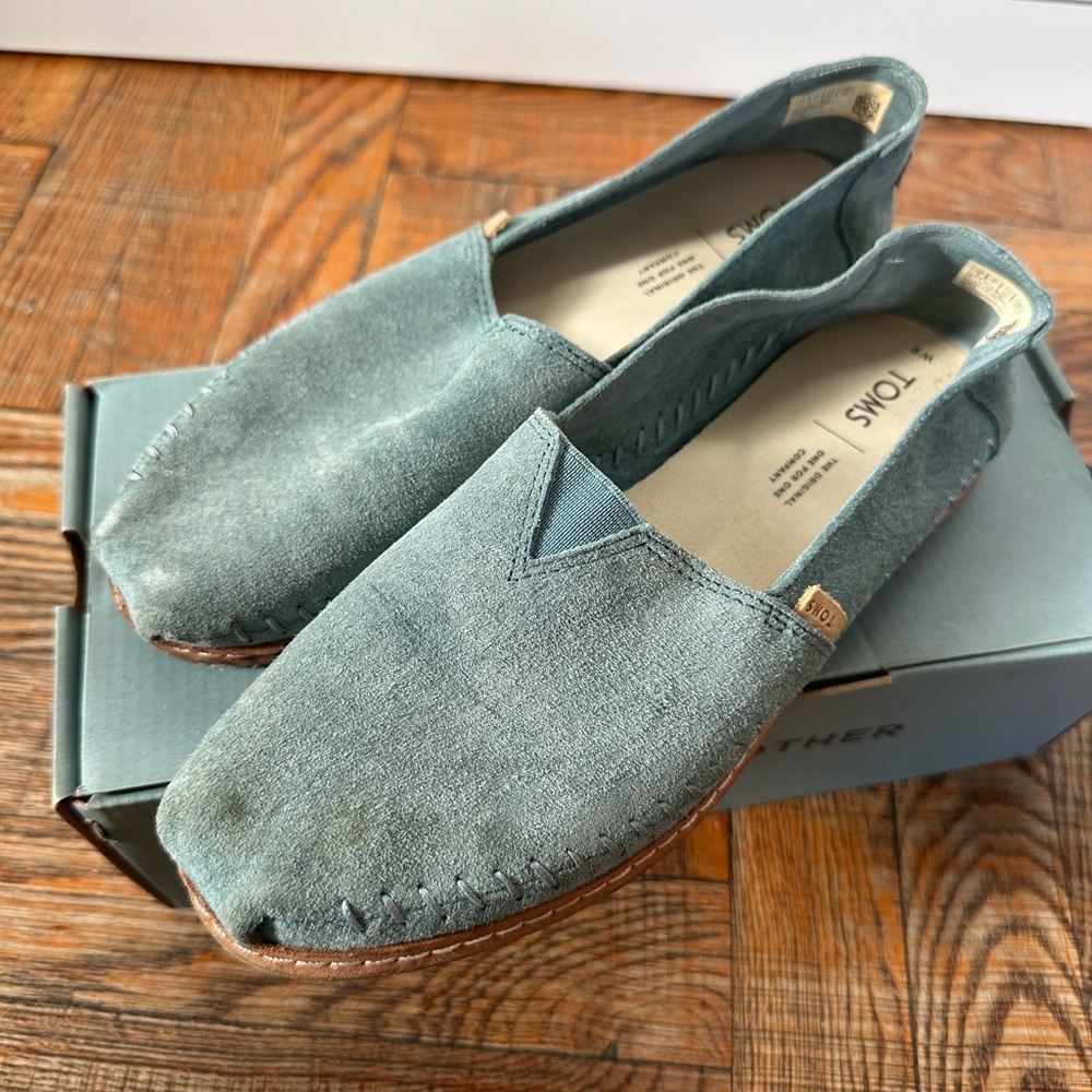 TOMS slip on Alpargata. Size 9